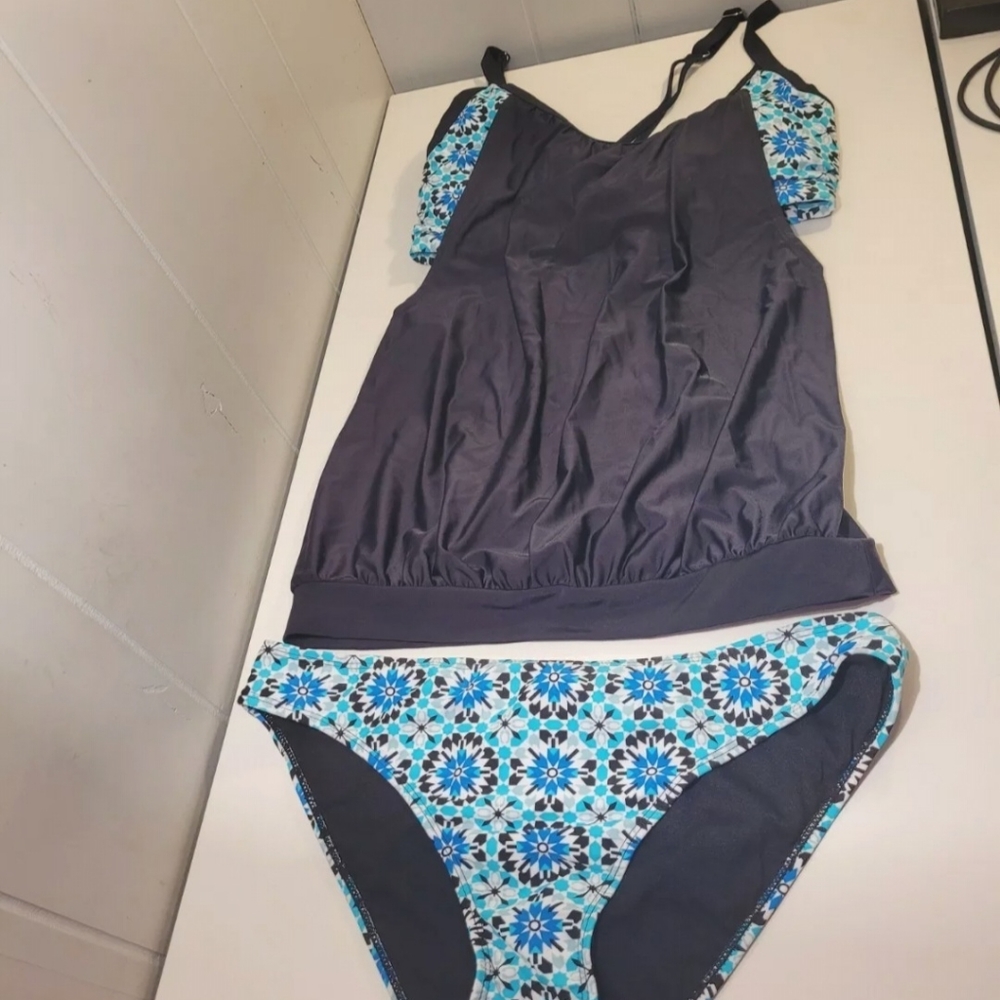NWOT SUPER CUTE TANKINI SIZE LARGE BRAND UNKOWN